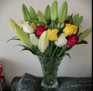 SMILEY LILY VASE - Image 2