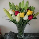 SMILEY LILY VASE